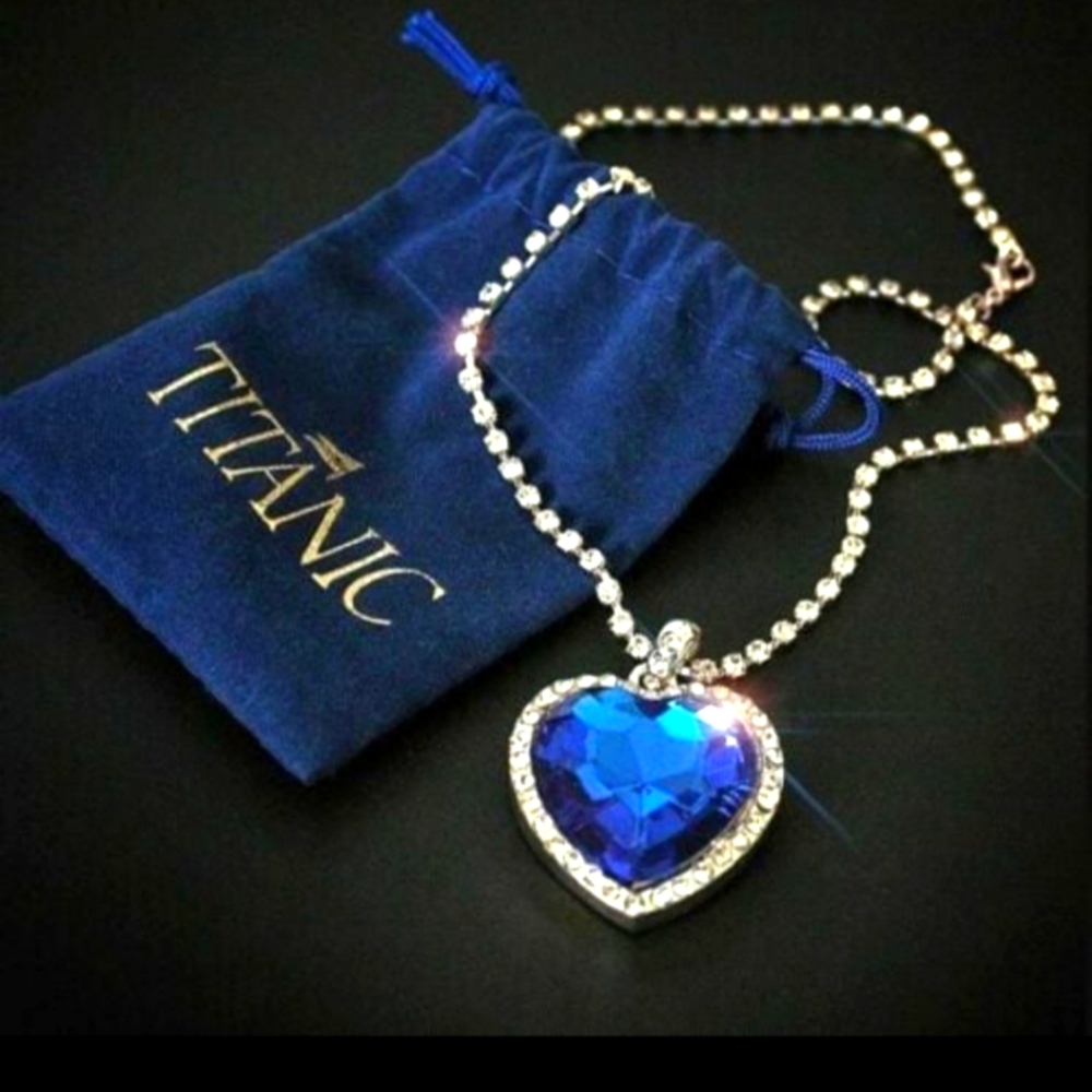 Titanic Heart of the Ocean Blue Crystal Necklace and Matching Earrings s…